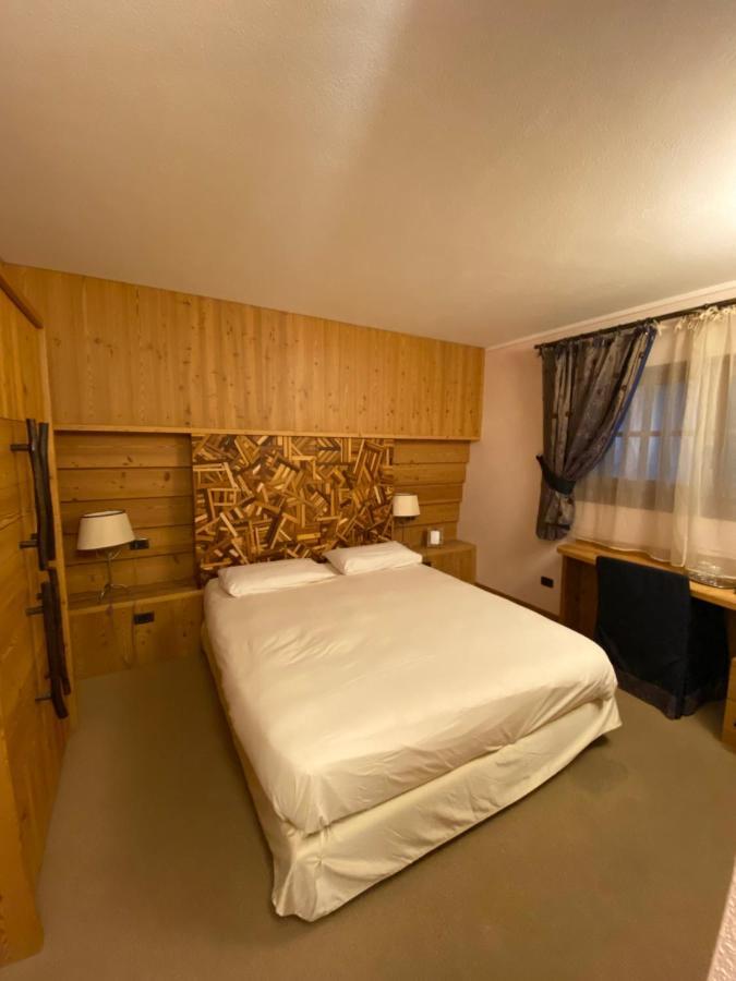 Hotel Bait De Angial Livigno Exteriör bild