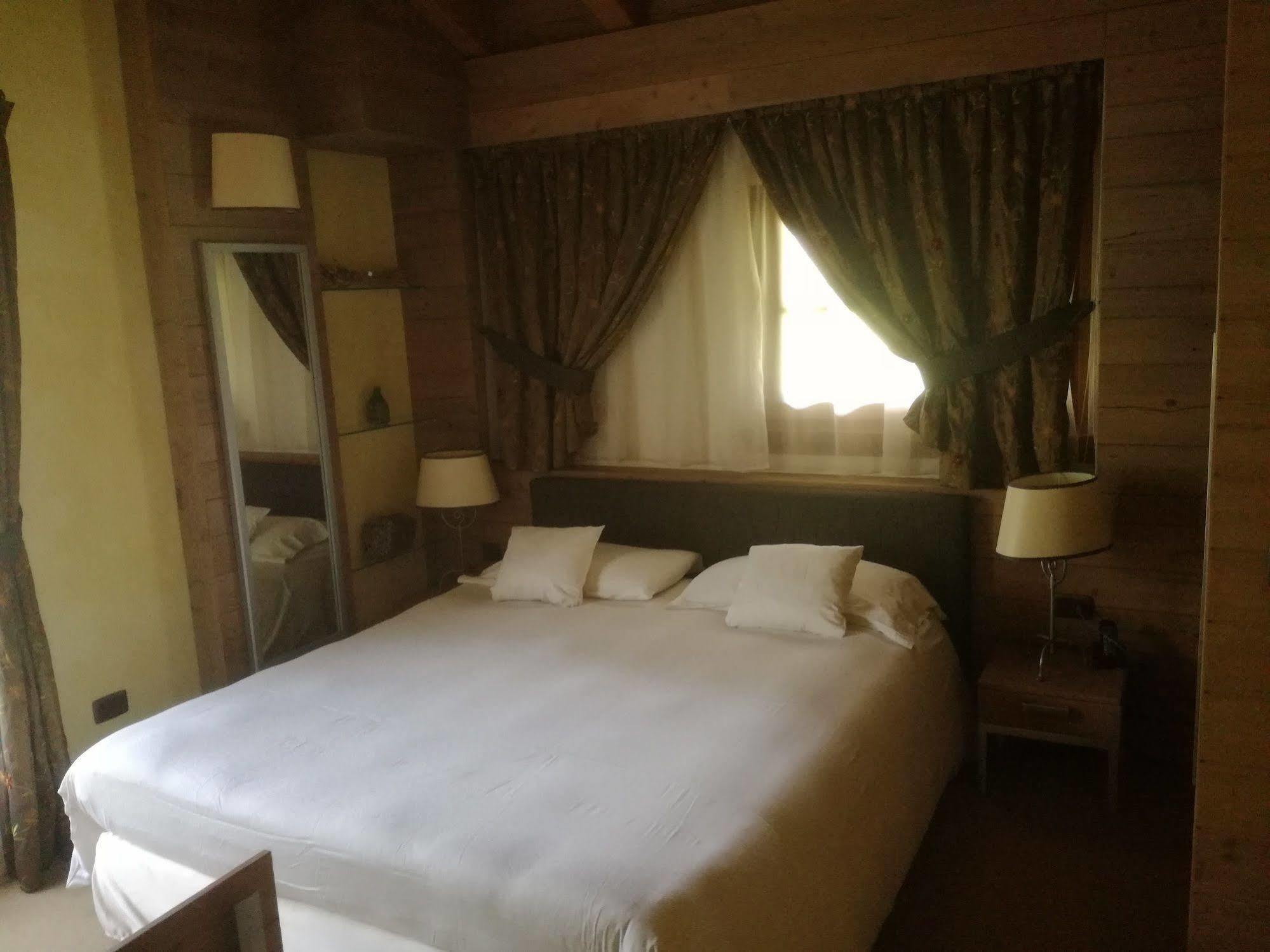 Hotel Bait De Angial Livigno Exteriör bild